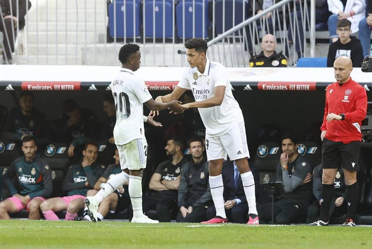 El brasileño fue calurosamente aplaudido por el Bernabéu cuando fue sustituido en el minuto 90, para dejar paso a Álvaro Rodríguez.