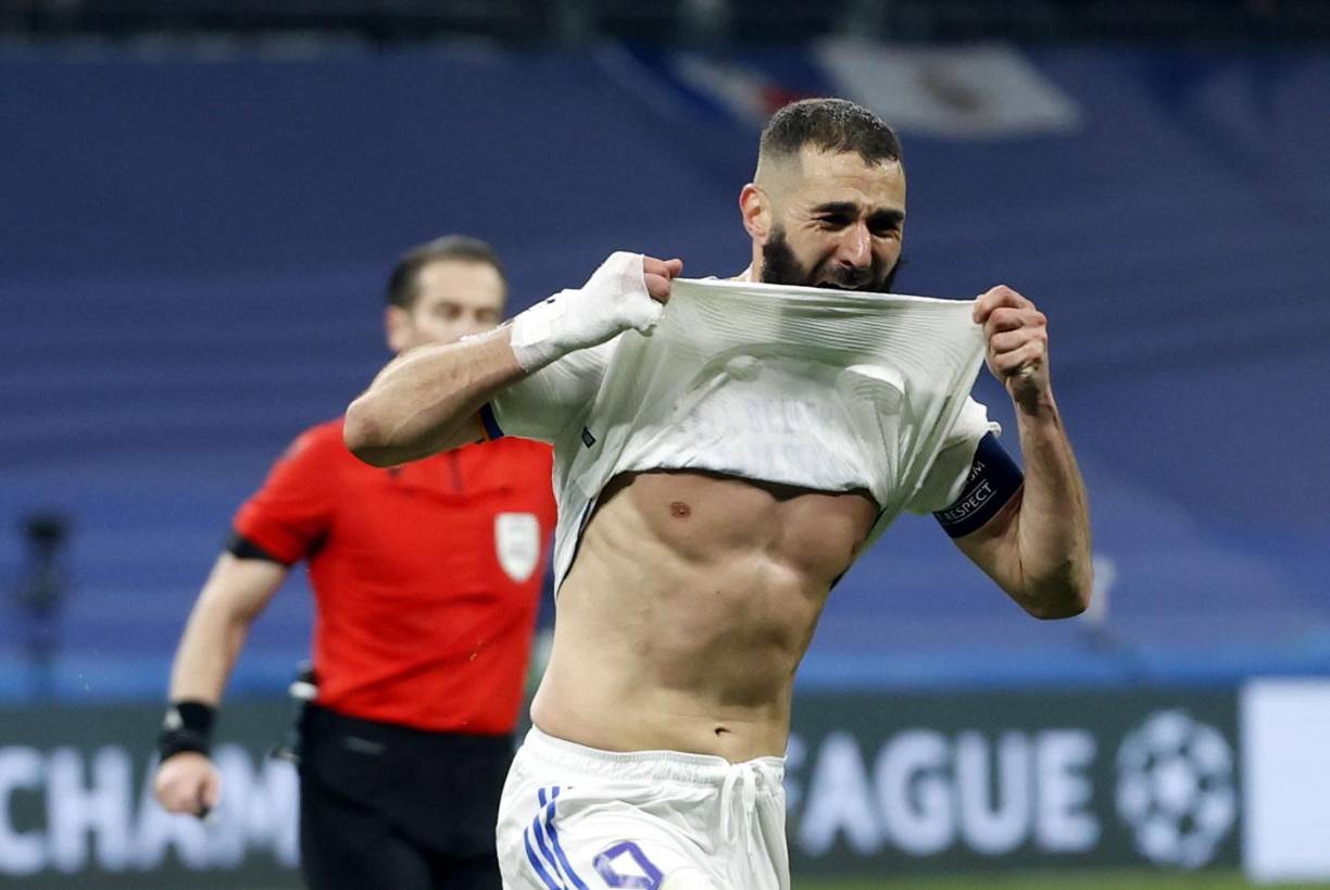 La felicidad de Karim Benzema tras firmar su hat-trick.