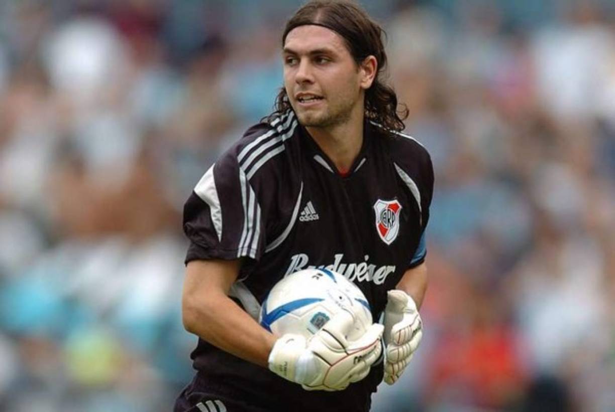 Germán Lux: El experimentado portero argentino regresa a su país y pasará este lunes las pruebas médicas pertinentes previas a su fichaje por River Plate.