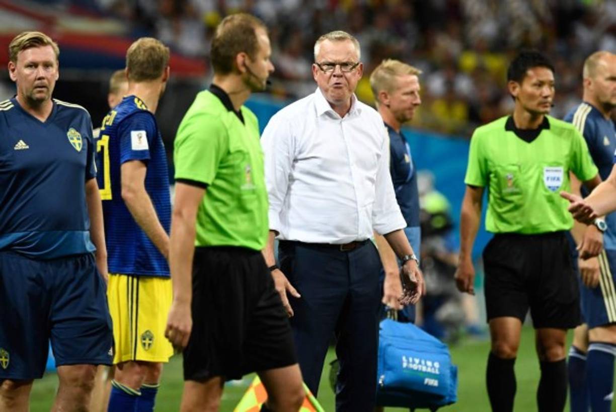 'Había mucha gente en nuestra banca que estaba realmente irritada, hemos luchado durante 95 minutos (el gol de la victoria alemana llegó en ese momento) y cuando suena el silbatazo final, tenés que saludar e irte. Realmente estaba muy molesto', dijo el entrenador Janne Andersson.