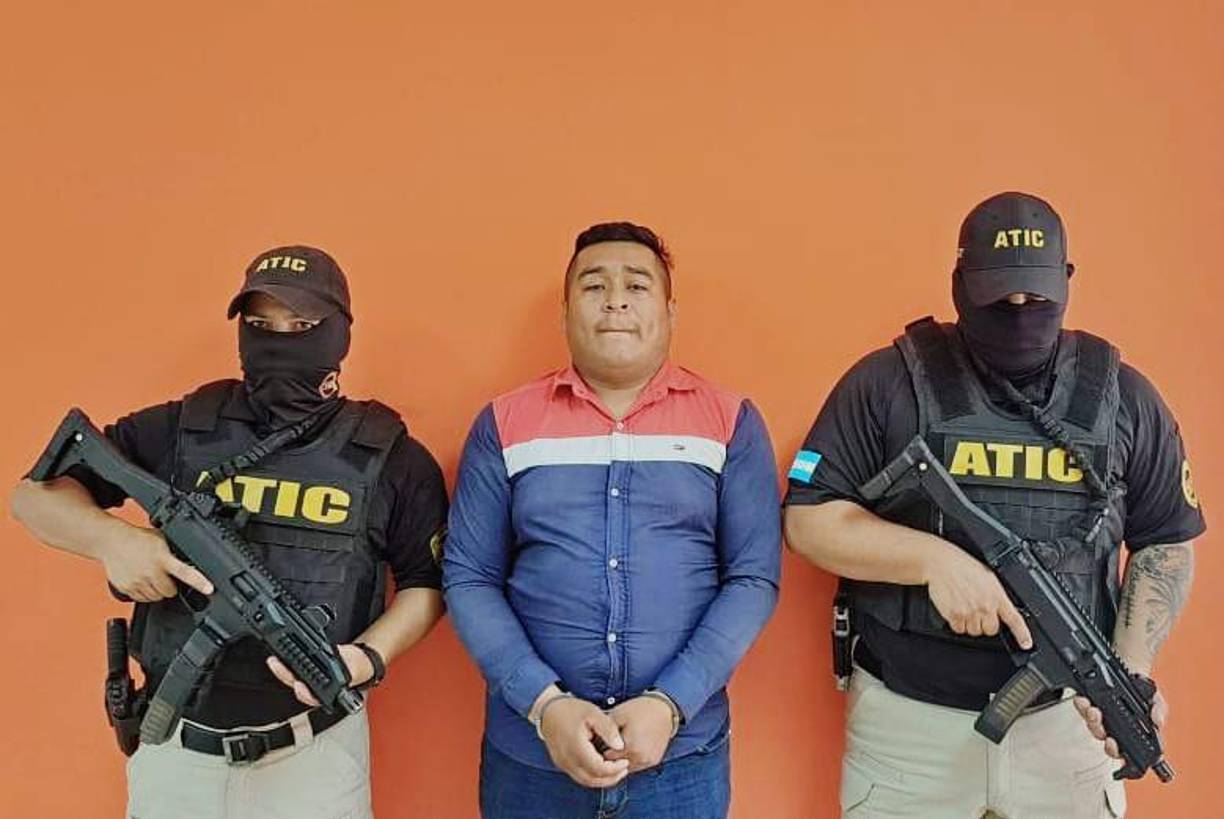 Entre los primeros resultados, se reportó la captura de un policía activo de nombre Jerónimo González. Este funcionario estaba asignado al sector Rivera Hernández, donde fue capturado en el marco de la operación “Temis”. 
