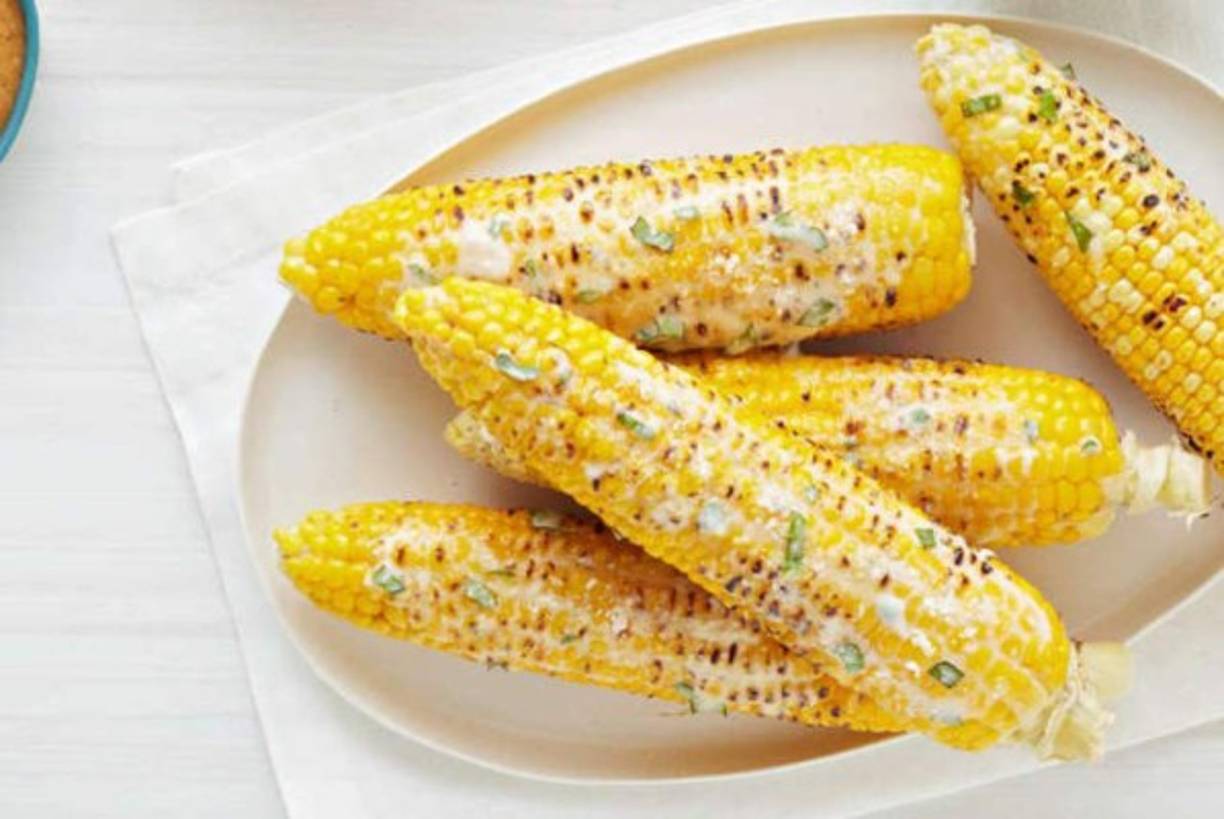 Elote: Contiene fibra y mejora la digestión; sin embargo, comerlo en exceso provoca aumento de peso.