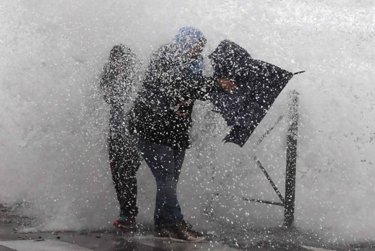 Una fuerta tormenta impactó sobre el sur de Francia el pasado jueves. La temporada ciclónica en el Atlántico dejó dos huracanes que afectaron el Caribe y los Estados Unidos la semana pasada, Matthew y Nicole.