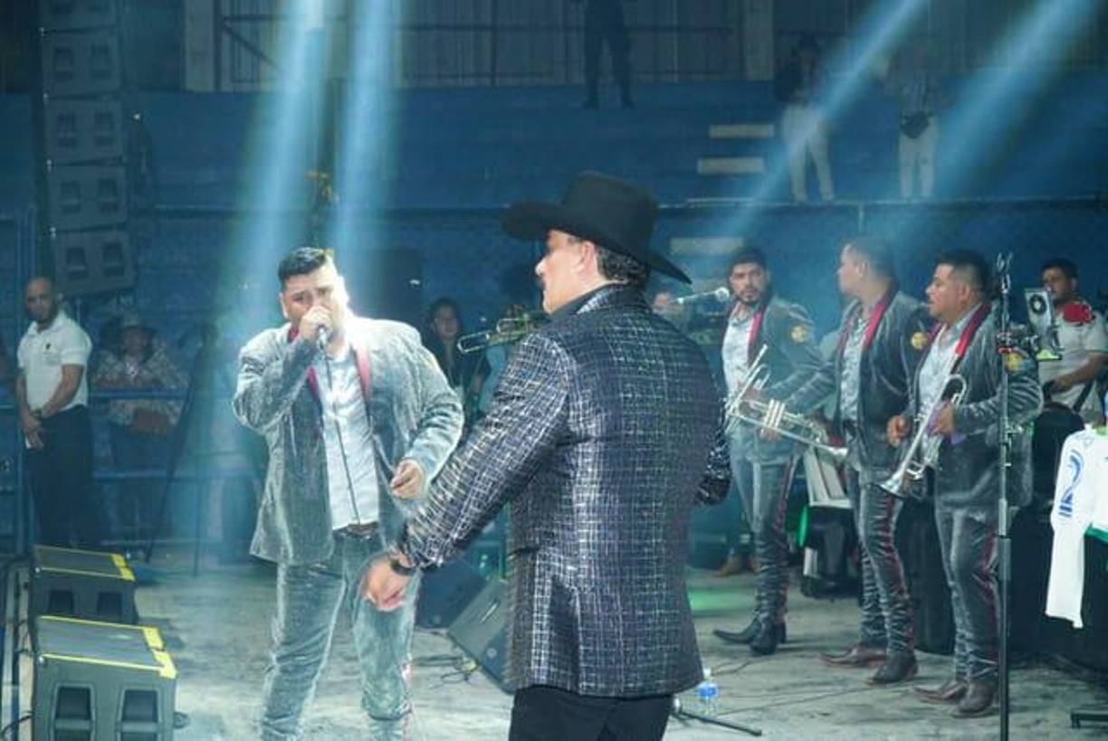 Su orquesta musical, conformada por 20 músicos, le acompañó en todo momento. Fotografía: La Prensa / Amílcar Izaguirre