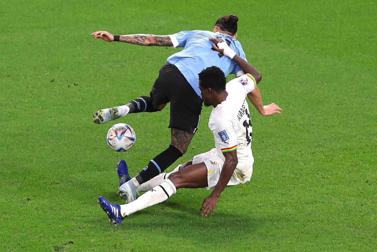 El árbitro alemán Daniel Siebert fue señalado por Luis Suárez y el resto de jugadores uruguayos ya que reclamaron una falta penal en el segundo tiempo.