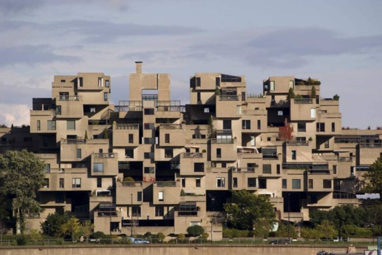 Habitat 67 es un complejo de viviendas que se halla en Montreal, Canadá,diseñado por el arquitecto israelí–canadiense Moshe Safdie. La singularidad del edificio consiste en las distintas combinaciones de las 164 residencias de diferentes tamaños. Foto:www.flickr.com