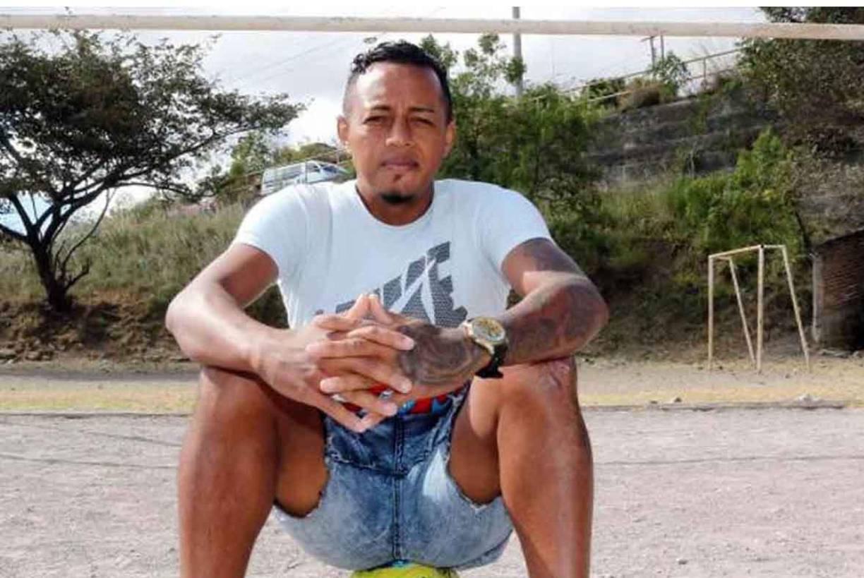 Sin embargo, el pasaje de Cerna en el máximo circuito del fútbol hondureño fue fugaz y se marchó de los Lobos comenzando su segundo torneo.