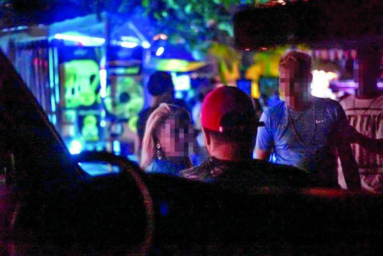 Instalados en un bar, el equipo de investigación de LA PRENSA Premium salió a explorar la noche y, ¿por qué no?, solicitar todo lo que ilegalmente West Bay pueda presentarles a sus visitantes.