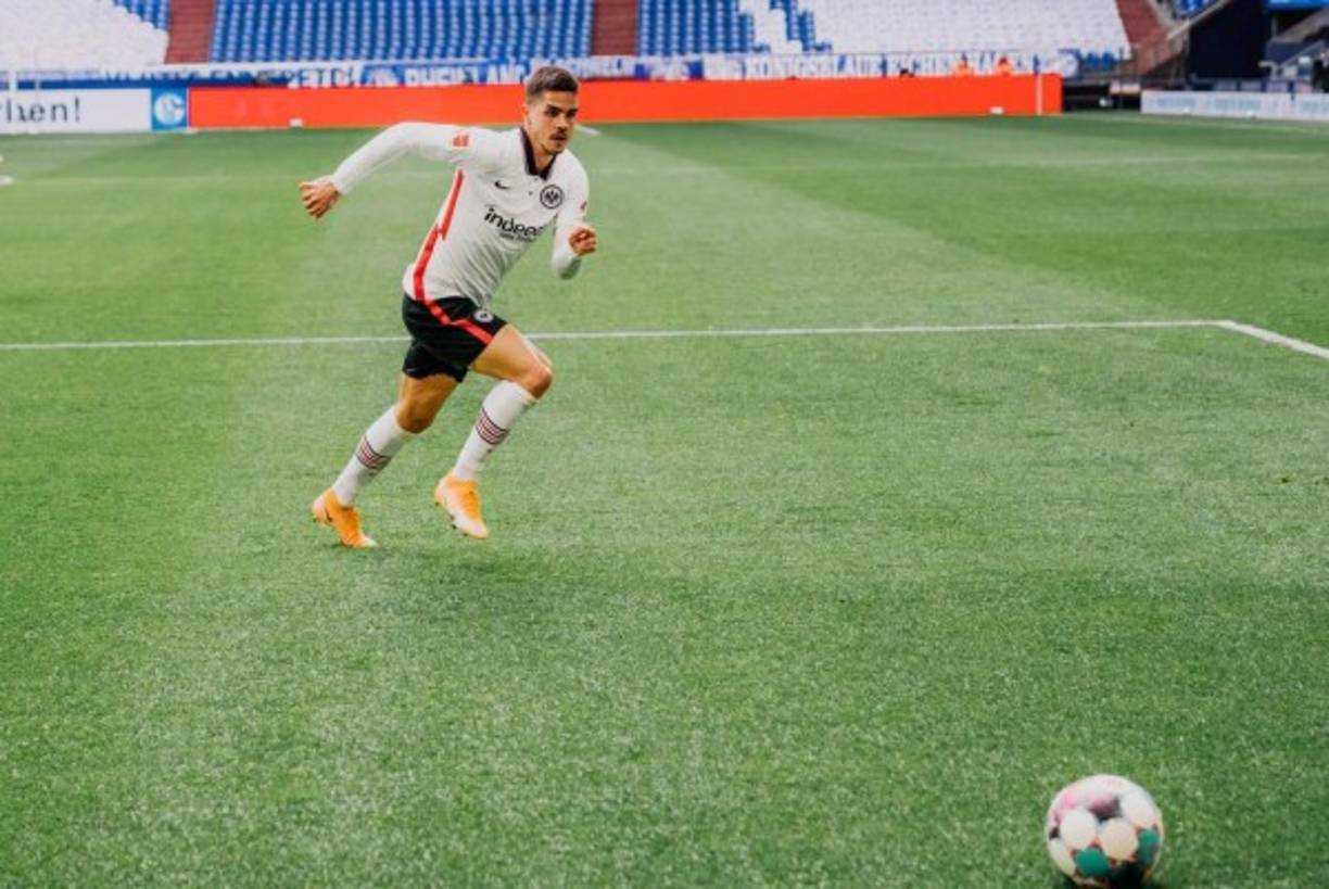 En Alemania, concretamente en Sport Bild, ubican al portugués André Silva en la órbita del Manchester City y del Atlético de Madrid. En el caso de los citizen, vendría a sustituir la baja que ha causado el argentino Sergio Agüero tras su fichaje por el Barcelona. Foto Facebook André Silva.