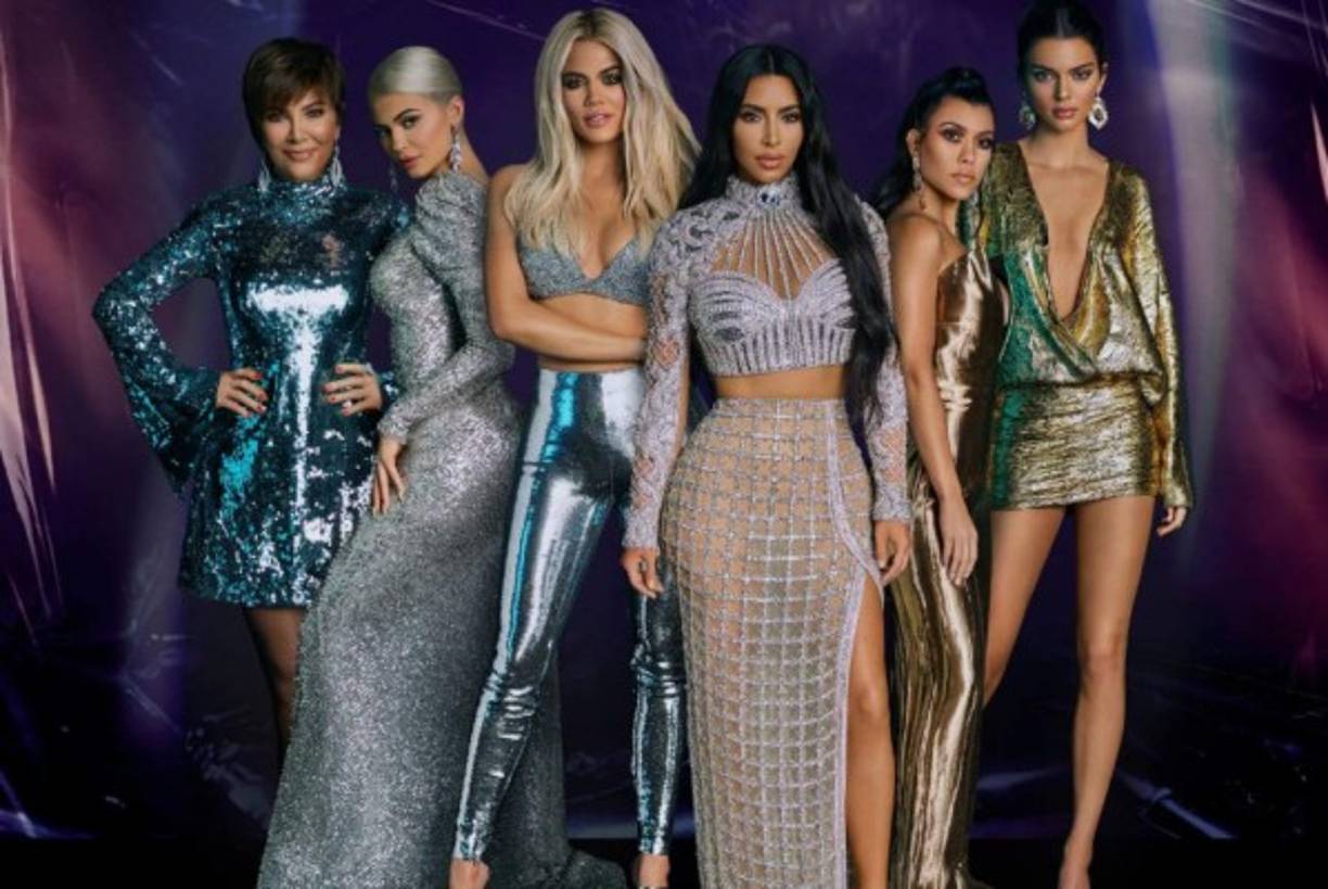 KARDASHIANS VS. JORDYN WOODS<br/><br/>El clan de las Kardashian Jenner, que ahora dominan la industria de la belleza y las pasarelas, empezaron febrero con un sonado y mediático escándalo familiar.<br/><br/>Medios especializados estadounidenses publicaron que Jordyn Woods, la mejor amiga de Kylie Jenner, tuvo una infidelidad con Tristan Thompson, el padre de la hija de Khloé Kardashian.<br/>