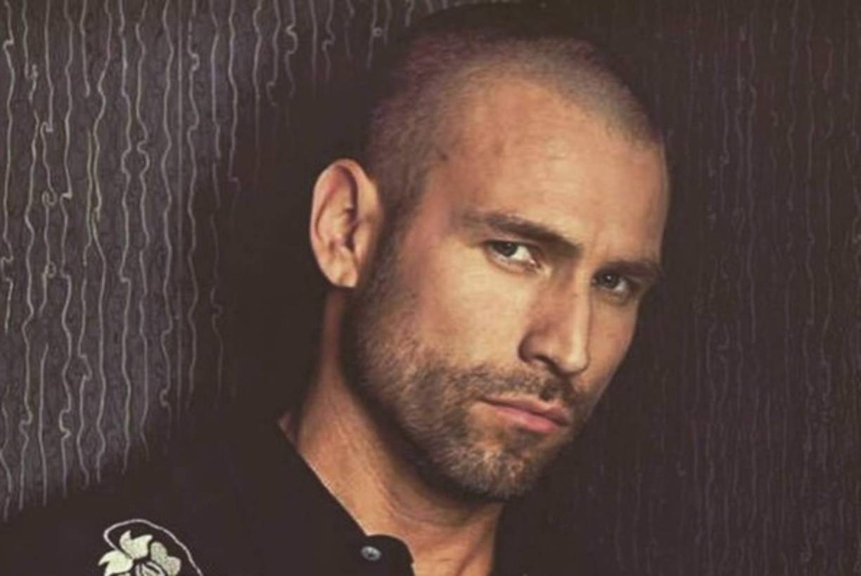 'Perdí mi paz interior, el amor que le tenía a mi familia, a mi trabajo. Poco a poco me fui sumergiendo en el fango oscuro del alcohol y las drogas, viviendo todos los excesos posibles habidos y por haber', recordó. 'Estuve mucho tiempo solo, haciéndole mucho daño a mis seres queridos, a mis amigos, a mis compañeros y al público también'.<br/>