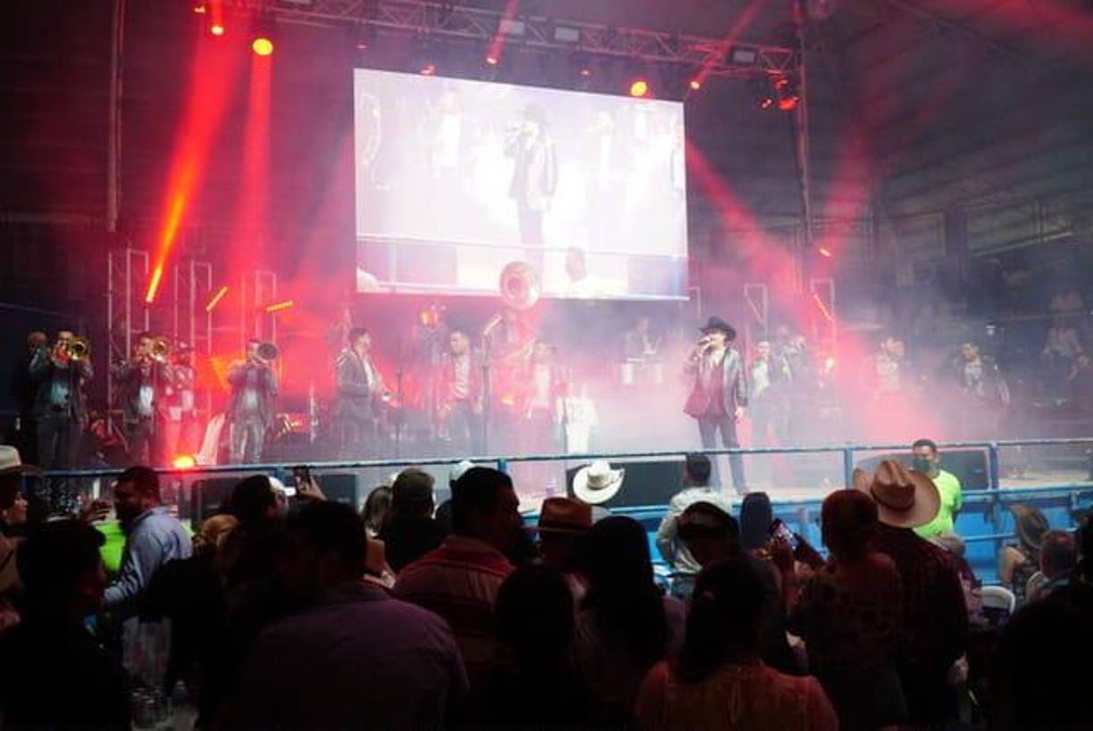 Noche inolvidable en el Agas con la presentación de El Chapo de Sinaloa en concierto. Fotografía: La Prensa / Amílcar Izaguirre