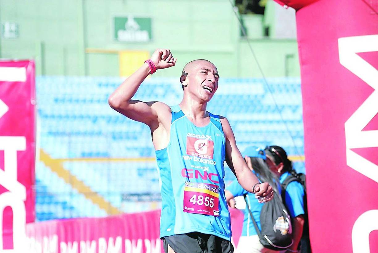 4. Récord - En la edición de 2006, el guatemalteco Amado García impuso el récord de los 21 kilómetros con tiempo de 1 hora, 3 minutos y 53 segundos. Nadie lo ha superado y además es el más ganador con cinco primeros lugares.