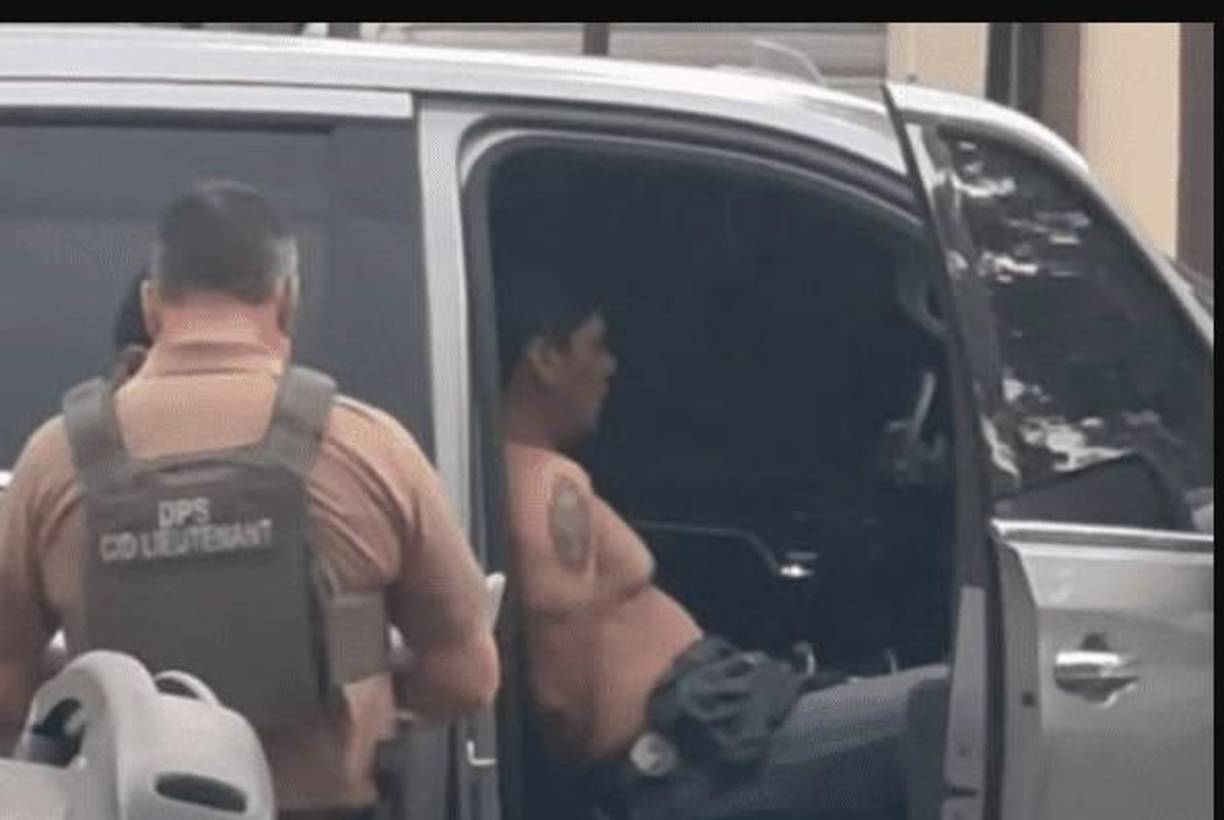 Este miércoles se conocieron, al menos, cuatro nuevos arrestos relacionados con el caso de Francisco Oropesa, el hombre acusado de masacrar a cinco vecinos en la población de Cleveland (Texas).