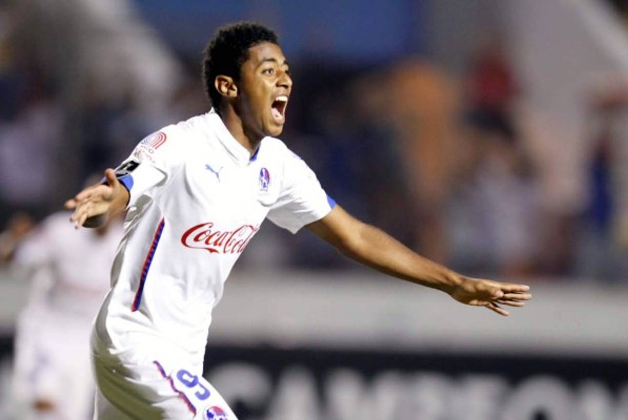 Secuencia de la celebración del 'Choco' Lozano tras marcar el 2-0 del Olimpia.