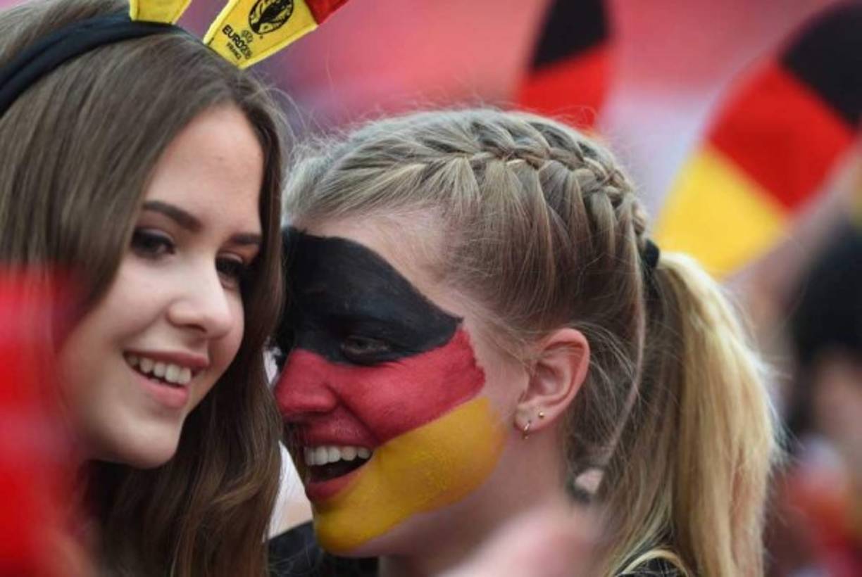 Estas dos jovénes nos han hecho disfrutar de la Euro, la competencia de selecciones más importantes de Europa.