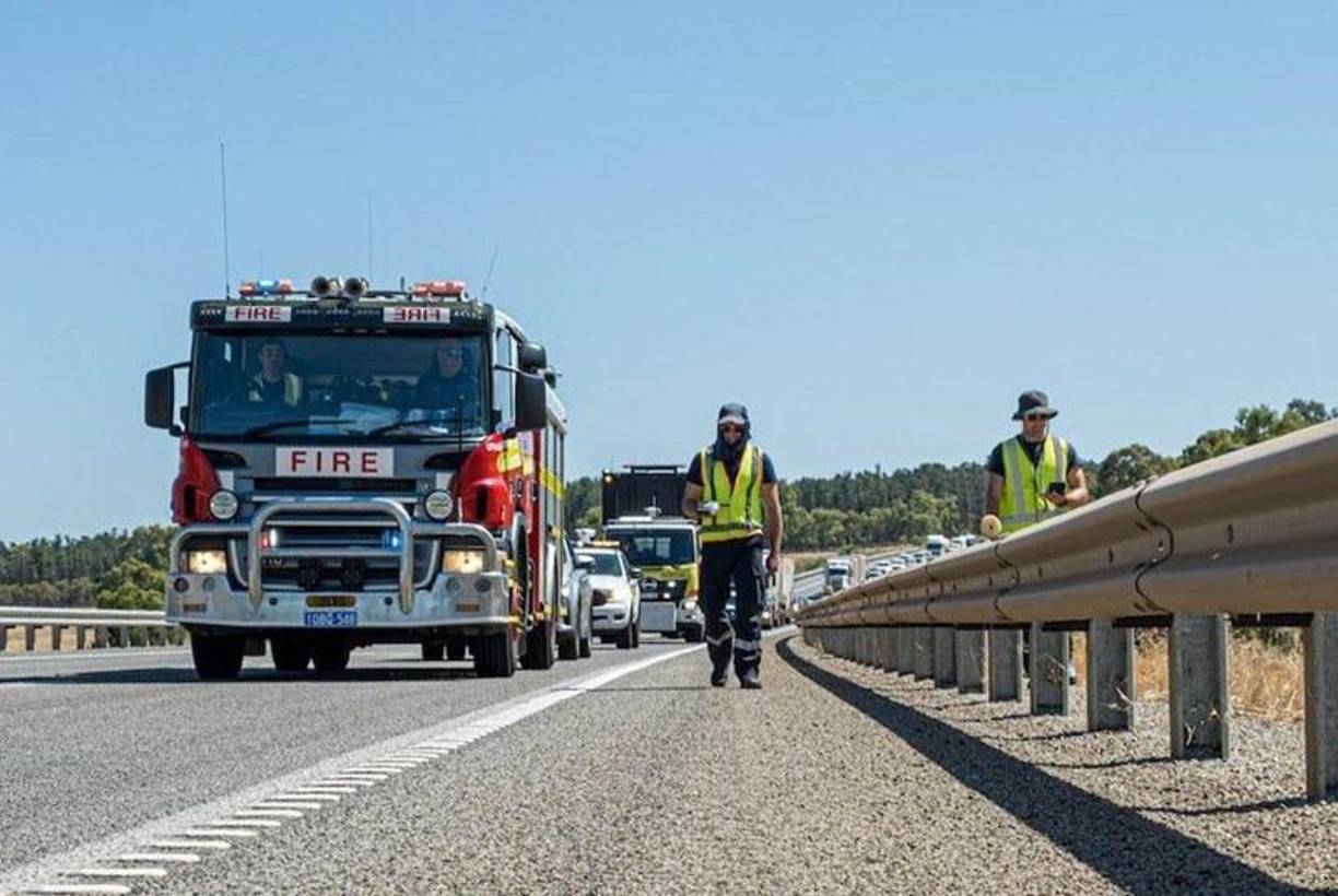 La pequeña cápsula fue hallada entre piedras en la cuneta a unos dos metros de distancia de la autopista Great Northern, donde un coche equipado con dispositivos especiales para la detección de radiación -que viajaba por la carretera a unos 70 kilómetros por hora- descubrió la radiación emitida por la cápsula.