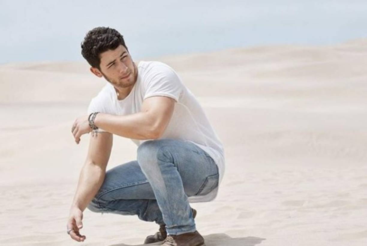 Según sus fanáticos el artista luce mucho mayor y completamente distinto a lo que los tiene acostumbrados en cuanto a su apariencia, por lo que los memes no se han hecho esperar.