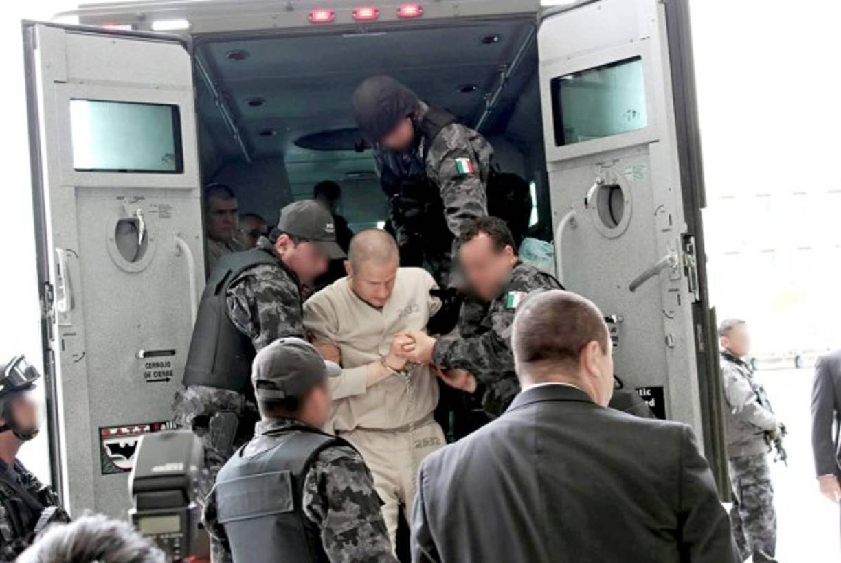 Ahora deberá enfrentarse en Estados Unidos a una larga serie de cargos por narcotráfico y lavado de dinero. Unas imputaciones que, a juicio de los expertos, son mínimas frente a sus aberraciones, pero que aseguraran su condena.