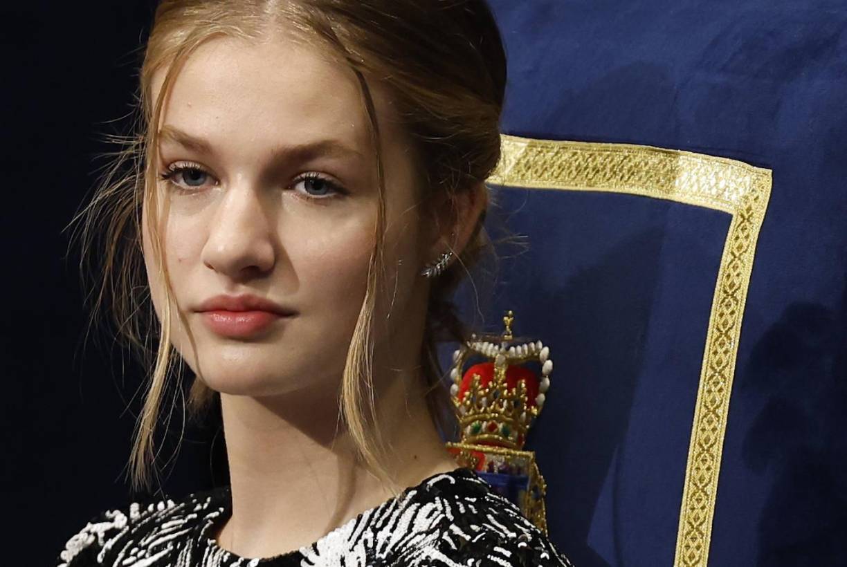 Dicha persona indicó que no existiría ningún problema si la princesa Leonor y Gavi llegaran a un noviazgo, ya que estas relaciones ya se han dado antes. Un ejemplo, cercano y claro, es el de la Infanta Cristina e Iñaki Urdangarin, que comenzó siendo este internacional español y jugador del Barça, aunque en su caso de balonmano.