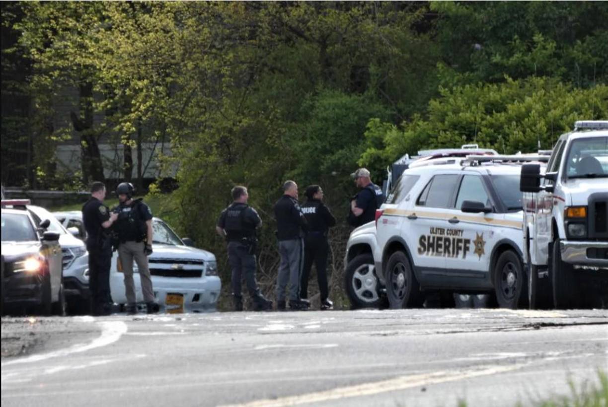 Aún no se ha determinado la causa de la muerte de la víctima ni se sabe si había otras personas presentes en la casa al momento del crimen.
