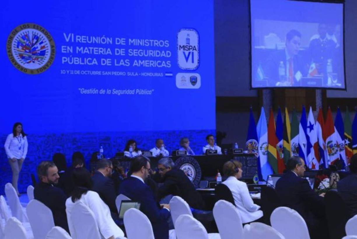 6. Seguridad de América Latina se analizó en cónclave <br/><br/>La sexta reunión de ministros de Seguridad de los países miembros de la Organización de Estados Americanos (OEA) se realizó en San Pedro Sula, adonde dieron 23 recomendaciones para la seguridad pública. <br/>En la cumbre se buscaba promover el fortalecimiento de la gestión por resultados en las instituciones que conforman los sistemas nacionales de seguridad pública en cada país. En la sexta reunión de los Ministros en Materia de Seguridad Pública de las Américas (Mispa VI) se sugirió la incorporación y el uso de las tecnologías de la información y la comunicación como un recurso para optimizar tareas y procesos internos de las instituciones que integran los sistemas nacionales de seguridad pública.<br/>Los representantes de 35 países se reunieron en la cumbre en la que se abordaron temas de seguridad.