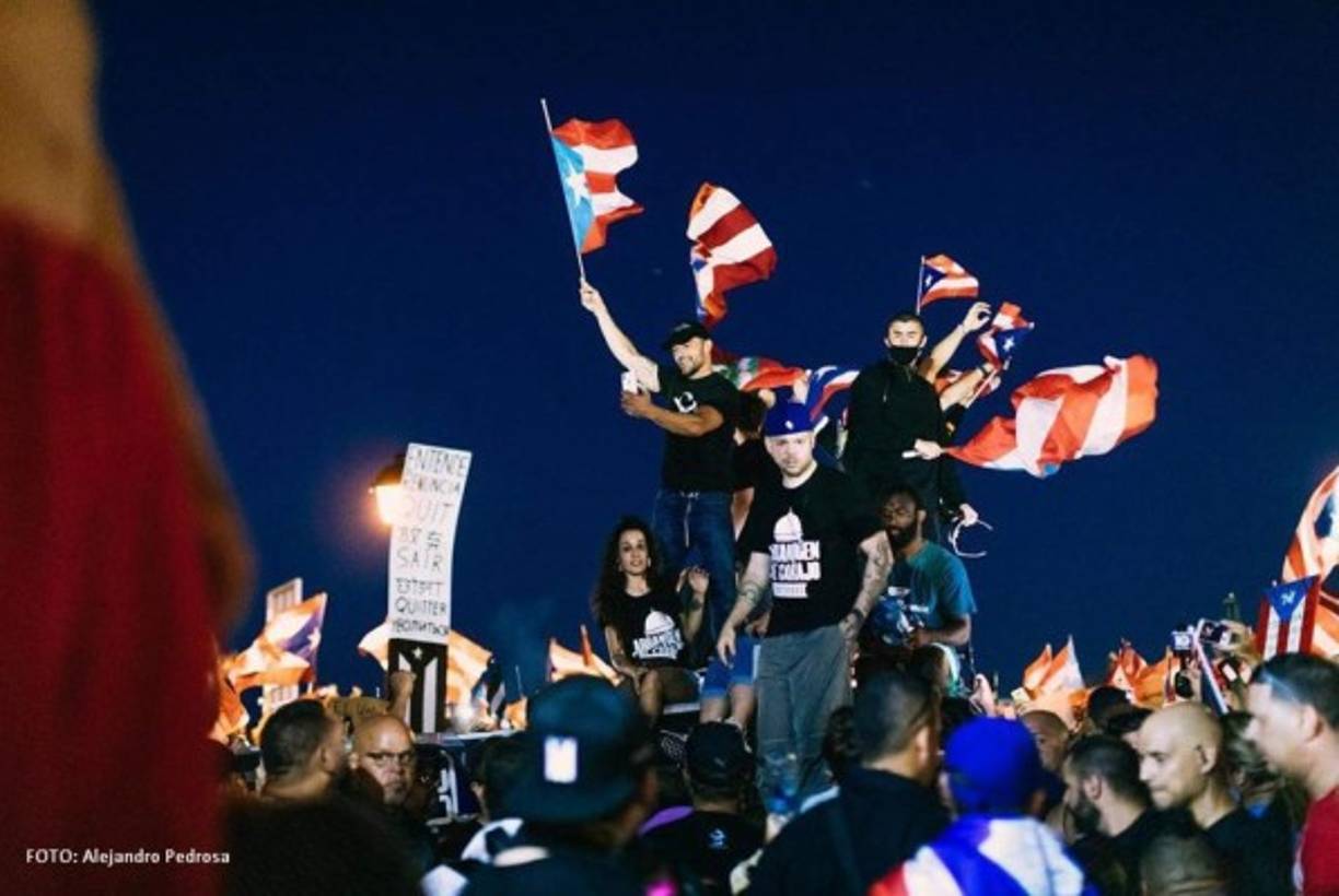 Aunque Ricky Martin, Bad Bunny y Residente formaron ese triunvirato de artistas que ha capitalizado la protesta de una manera más clara la lista incluye a muchos otros.<br/><br/>Tommy Torres, Kany García, Pedro Capó, Olga Tañón, Ednita Nazario, Fofé, Guaynaa, Benicio del Toro, Siete y Victoria Sanabria también participaron en las manifestaciones.