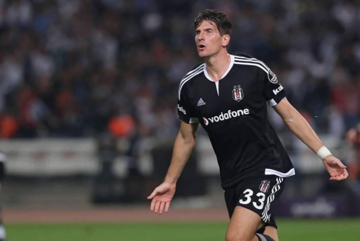 En Turquía, el diario Milliyet, publica que Zidane se habría fijado en el goleador del Besiktas, Mario Gómez, y que su intención es que fuera un recambio adecuado para su delantera en caso de que alguno sufriera alguna lesión o un estado bajo de forma.