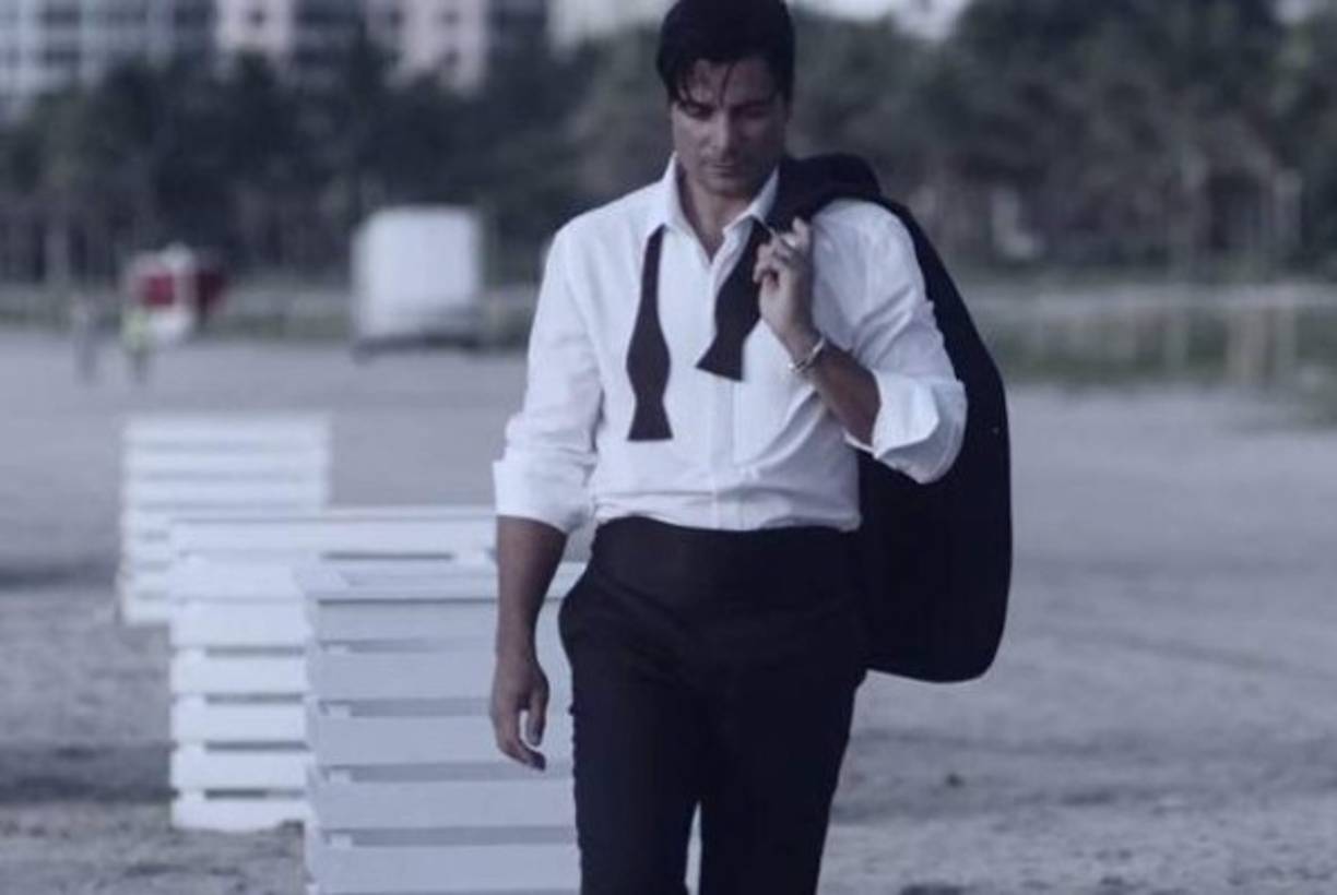 Siempre se ve de buen genio y lo demuestra brindándonos una gran sonrisa. Tal vez ése sea el secreto para lucir tan bien.