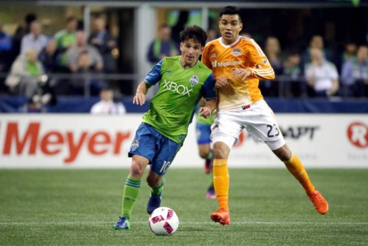 El mediocampista hondureño José Escalante ha dejado de ser parte de la plantilla del Houston Dynamo y jugará en esta nueva temporada con el San Antonio FC de la United Soccer League de Estados Unidos. Luego de estar desde 2016 con el Houston Dynamo y Rio Grande Valley FC, el catracho de 22 años ha sido cedido en préstamo por el Olimpia, equipo dueño de su ficha, para unirse a las filas del San Antonio FC.