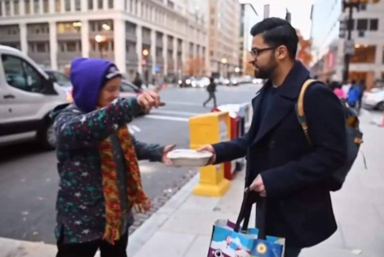 El hondureño Osman Milla se ha convertido en un héroe de la comunidad en Estados Unidos luego de que la cadena Telemundo dio a conocer la noble acción que realiza en las calles de Washington con los más necesitados.