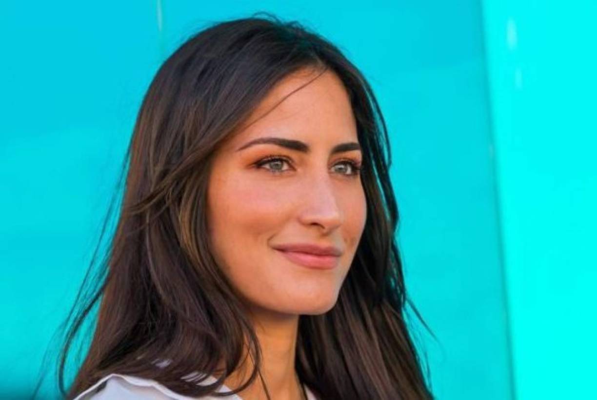 En las imágenes reveladas, la pareja aparece disfrutando paseos en lancha y compras en supermercado.