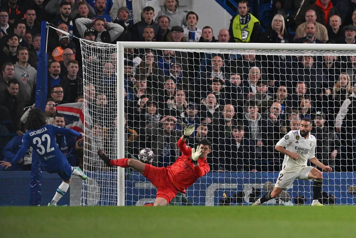 Thibaut Courtois salvó al Real Madrid con esta tapada espectacular tras disparo de Marc Cucurella.
