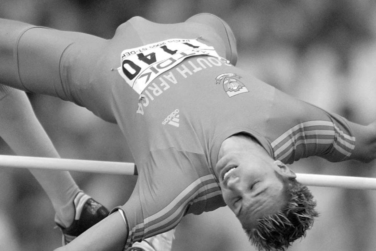 Jacques Freitag, campeón del mundo en salto de altura de Paris 2003, fue encontrado tiroteado en los alrededores de un cementerio de la ciudad sudafricana de Pretoria.