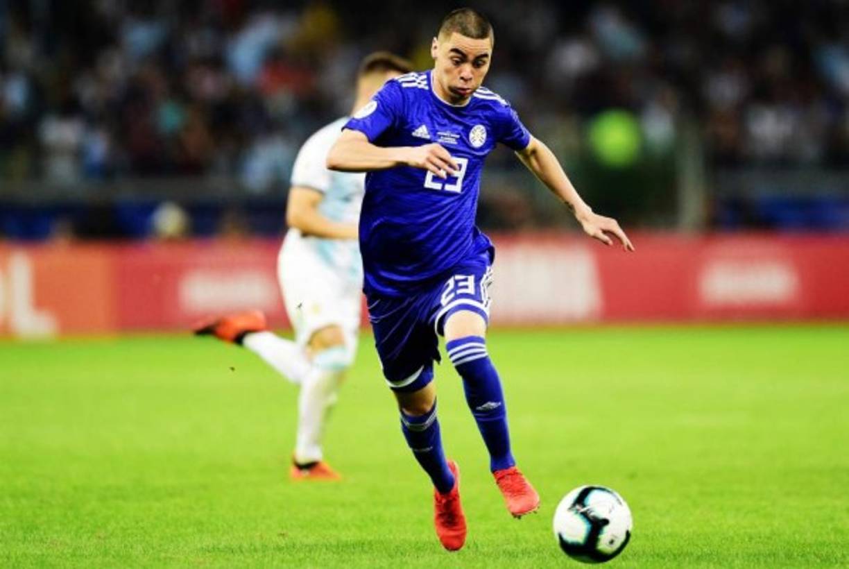 Miguel Almirón suena para el Real Madrid. Diversos medios sudamericanos vinculan al internacional paraguayo del Newcastle con el club blanco tras sus buenas actuaciones en la Copa América, que habrían despertado el interés del club español. Ha dado dos asistencias en el torneo, una de ellas contra Argentina.