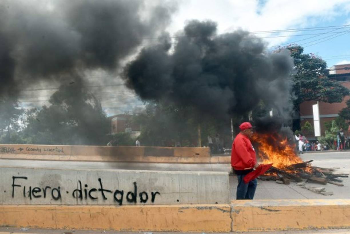 En horas de la tarde de este jueves, las bases del partido Libre llamaron a sus seguidores a seguirse manifestando.