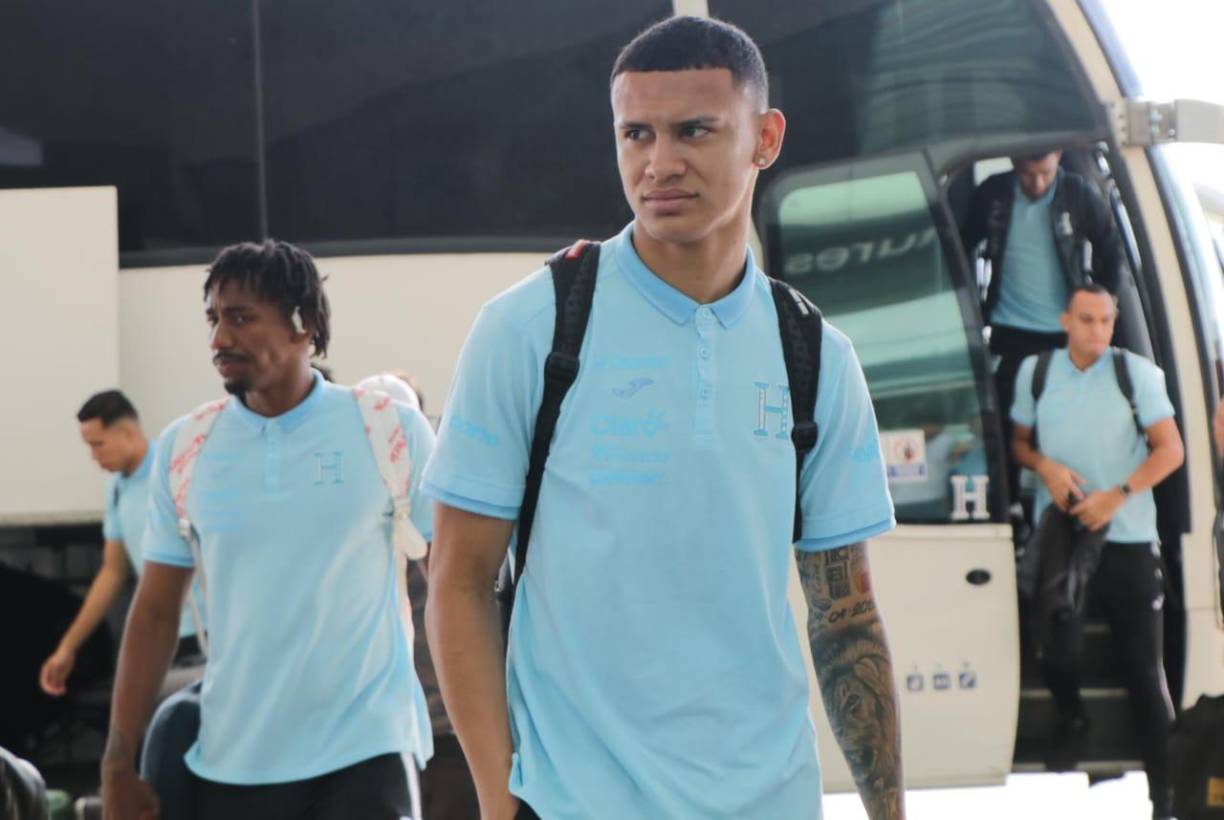 Honduras salió desde el aeropuerto de Palmerola con destino a la isla de Bermudas, donde juegan este domingo su segundo partido de las eliminatorias.
