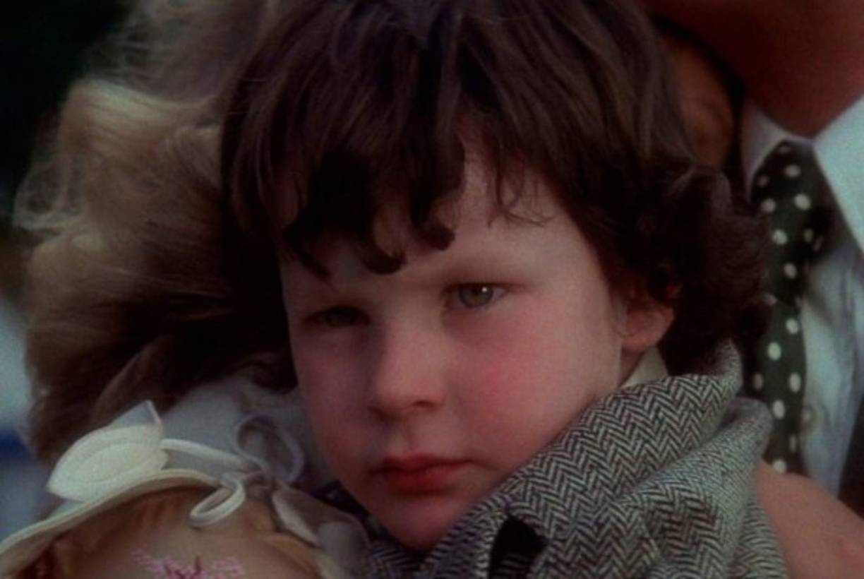 Damien<br/><br/>Es el perturbador niño que pertenece a la película La profecía, publicada en 1976. Un matrimonio pierde a su hijo y tras ello el hombre decide adoptar a un niño huérfano sin comunicárselo a su mujer. En el transcurso de la película, extraños acontecimientos sobrenaturales empiezan a rodear al pequeño Damien y tras ello su padre adoptivo decide investigar su origen y descubre que este es posiblemente el anticristo, lo cual provoca que quieran matar al niño antes que él los asesine.