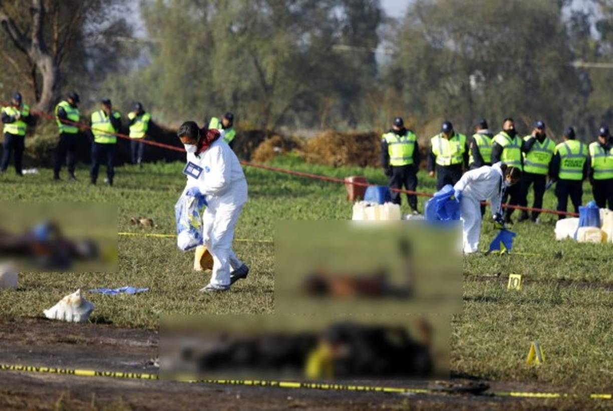 La fuga atrajo a unos 700 pobladores que con baldes y bidones recolectaban la gasolina cuando los sorprendió la explosión. Los cuerpos calcinados de las víctimas quedaron esparcidos a pocos metros del ducto.