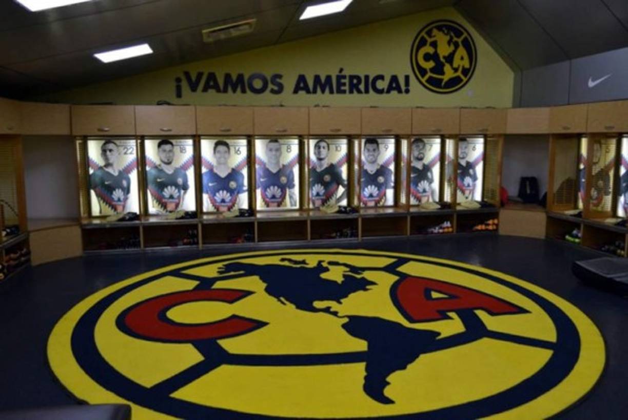Estadio Azteca (América) - El Coloso de Santa Úrsula es la casa de las Águilas del América y sus vestidores son de los más modernos y espaciosos de todo México. Tiene la foto de cada jugador, junto con su número y tiene mucho lugar para todos los botines que pueda necesitar un jugador. En este escenario, Honduras hizo historia al ganar por primera vez en el mencionado 'Aztecazo'.