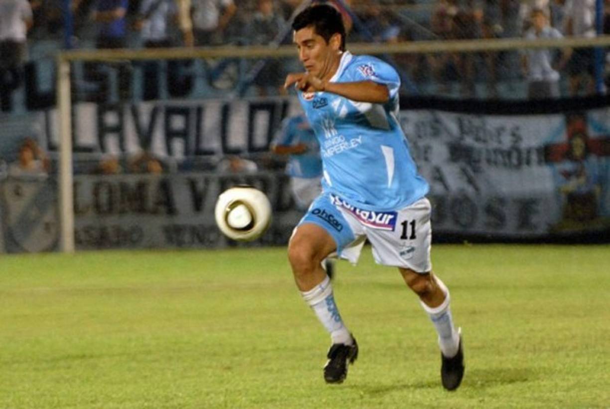 Pablo Azcurra: El volante argentino que juega en el Municipal Pérez Zeledón de la Primera División de Costa Rica interesa al Olimpia. 'Es una posibilidad, pero prioridad es otra. Azcurra puede ser un plan B, hay otro jugador con el que el club está hablando', dijo Keosseián.