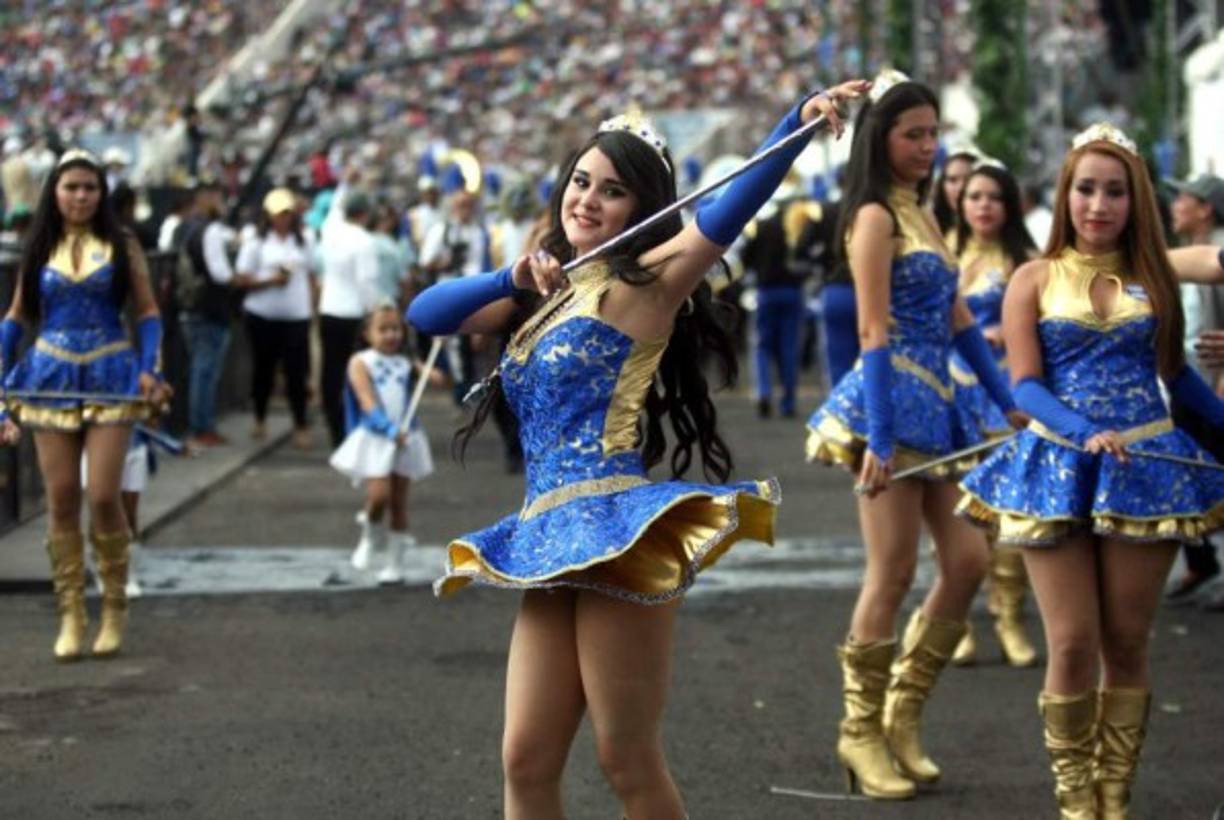 Campanita fue la más votada y aplaudida en los defiles del 15 de septiembre del 2015.