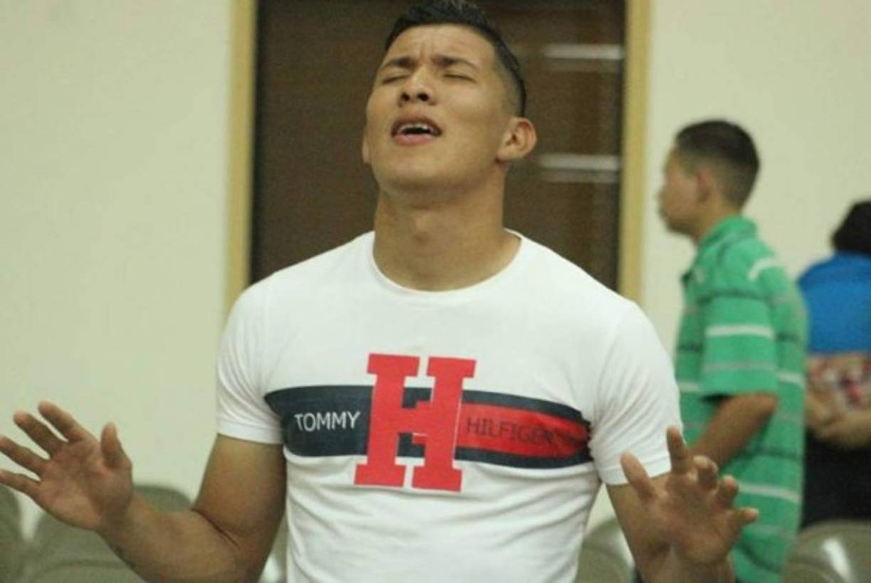 Kevin López: El mediocampista del Motagua es otro de los que ha convertido cristiano. En su tiempo libre, aprovecha para congregarse.