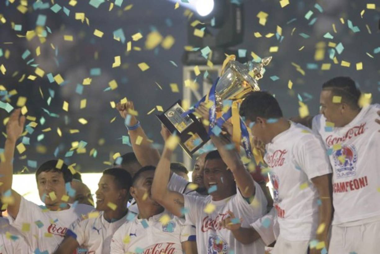 Olimpia alzó su Copa 29 de la Liga Nacional de Honduras.