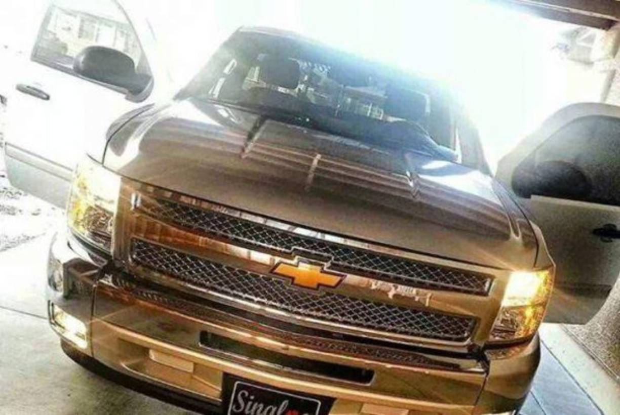 Un auto dorado formaba parte de la flota del 'Mini Lic'.