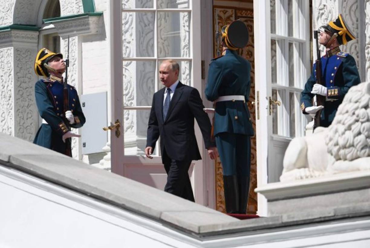 Putin debería mantenerse en el poder hasta 2024, cuando tenga 72 años.<br/><br/>Preguntado tras su reelección en marzo por sus planes después de esa fecha respondió. '¡Está de broma! ¿Que voy hacer, quedarme hasta los cien? No'.