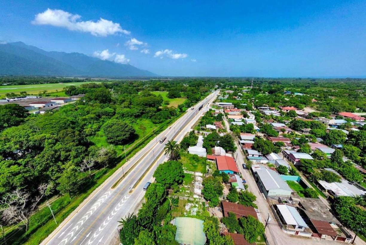 El proyecto incluye un puente a desnivel en la intersección con la carretera CA-13. 