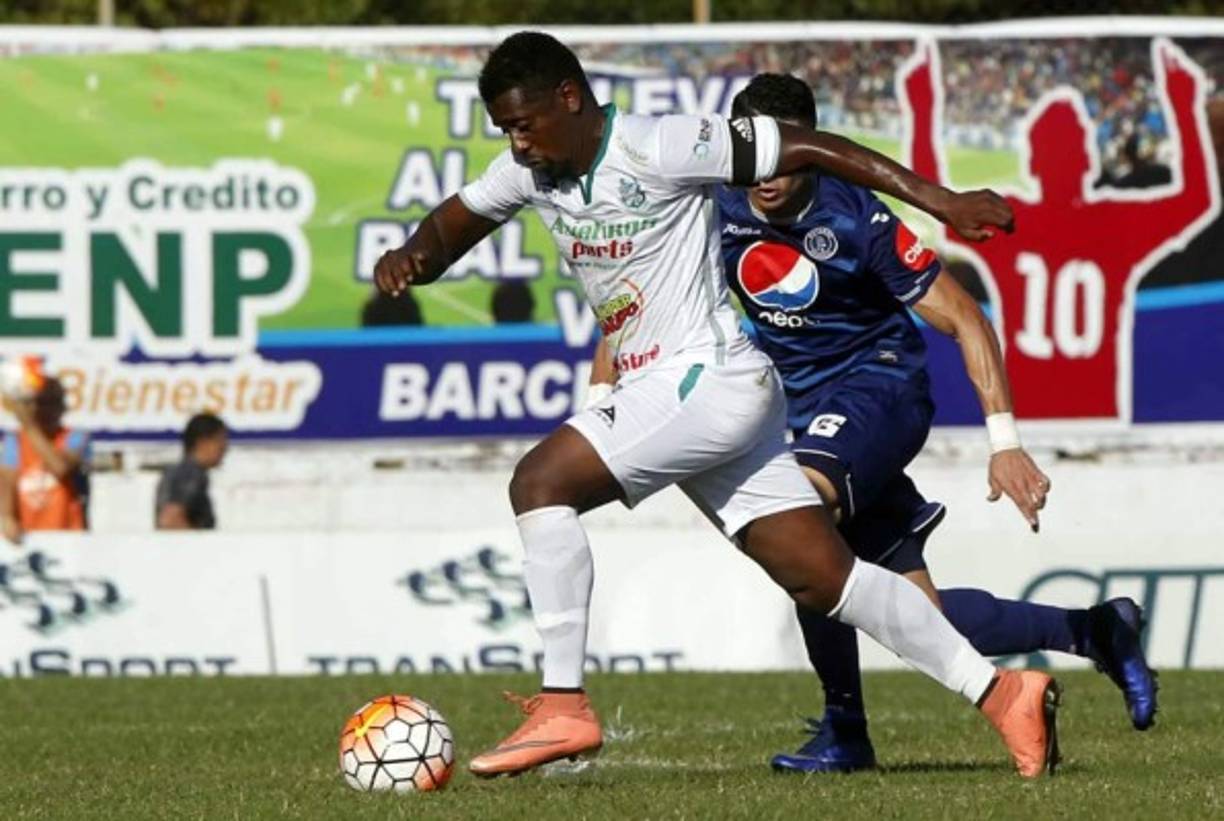 Edgar Álvarez capinateó al Platense en el Torneo Apertura 2016-2017, y pese a que aún tiene seis meses de contrato, su futuro lo dejó en el aire.