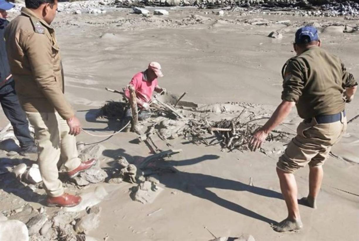 'Vislumbrábamos la salida, cuando el agua irrumpió. Era como en una película de Hollywood. Creímos que no lo lograríamos', explicó, aliviado.