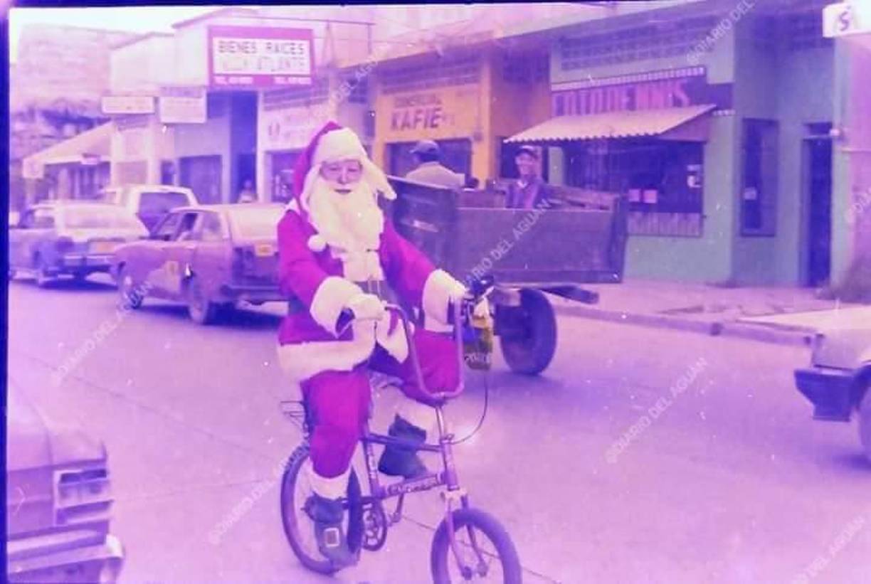 Guillermo Hansen más conocido como “Memo Chispa” un argentino que recorría el mundo con su espectáculo circense junto a su esposa. El evento fue presenciado por un empresario ceibeño quien lo invitó a venir a La Ceiba. En la Novia de Honduras lo recibieron tan bien que ya no se fue y se quedó presentando su espectáculo. Luego realizaba labores de publicidad móvil y en Navidad se vestía de San Nicolás. En La Ceiba murió su esposa y quedó solo, en 2017 falleció “Memo Chispa” y fue sepultado en su segunda patria